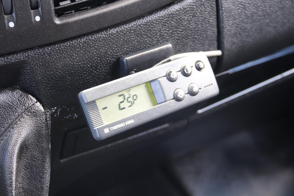 Iveco Eurocargo BAKWAGEN KOELWAGEN LAADKLEP THERMOKING V600 MAX 11