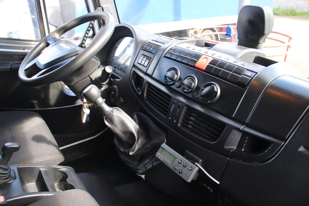 Iveco Eurocargo BAKWAGEN KOELWAGEN LAADKLEP THERMOKING V600 MAX 8