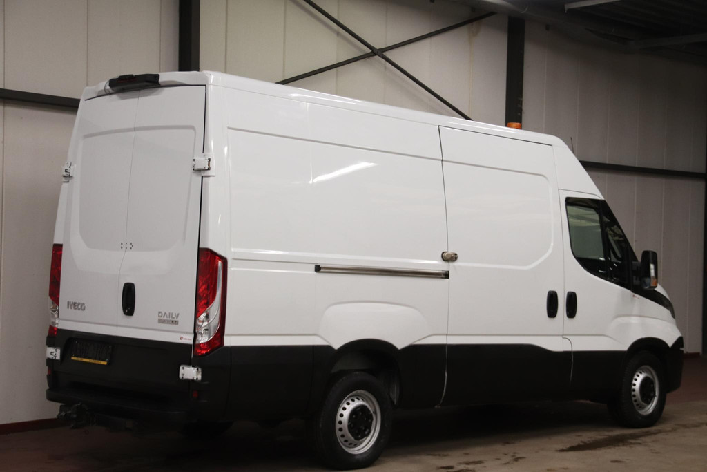 Iveco Daily 35S14V AUTOMAAT L2H2 3500KG TREKVERMOGEN 2