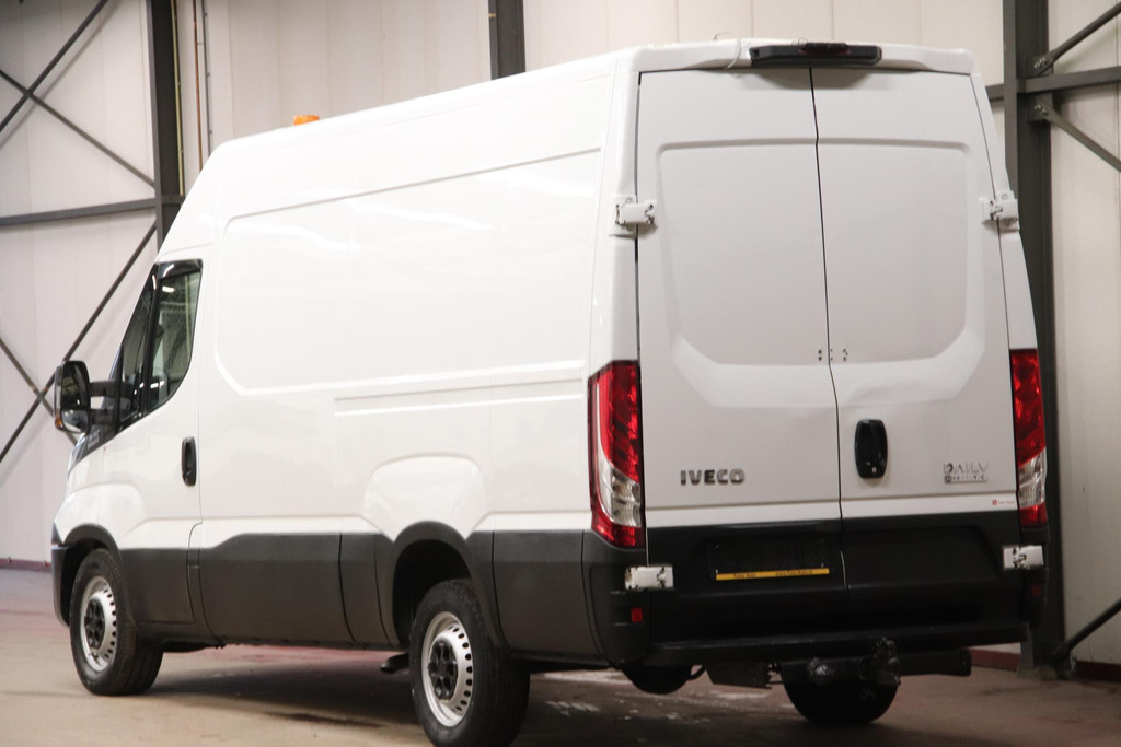 Iveco Daily 35S14V AUTOMAAT L2H2 3500KG TREKVERMOGEN 3