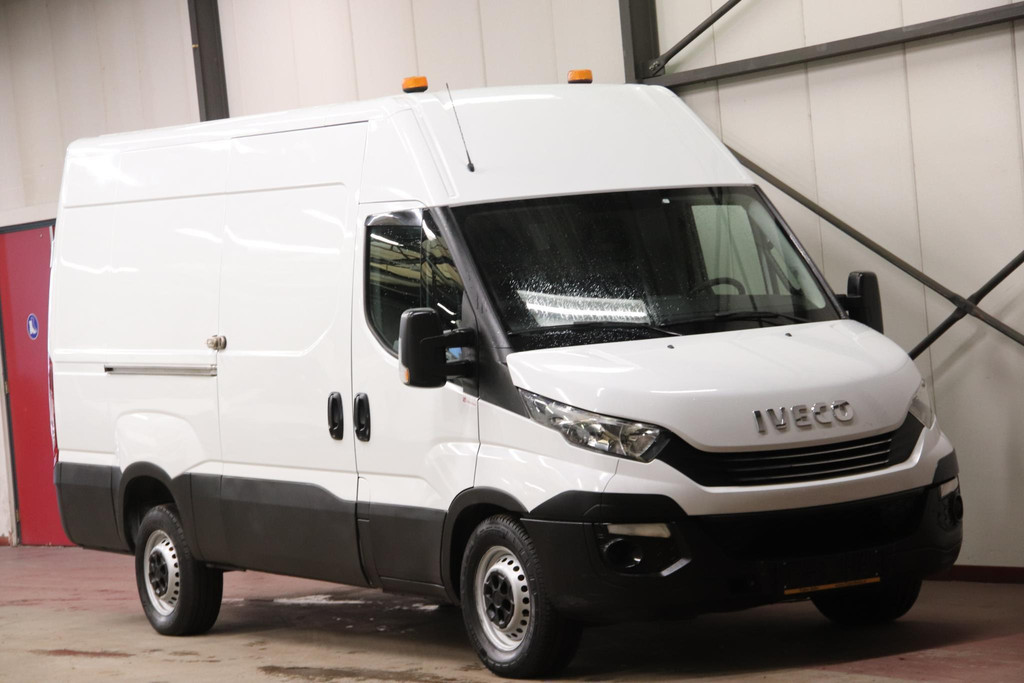 Iveco Daily 35S14V AUTOMAAT L2H2 3500KG TREKVERMOGEN 7