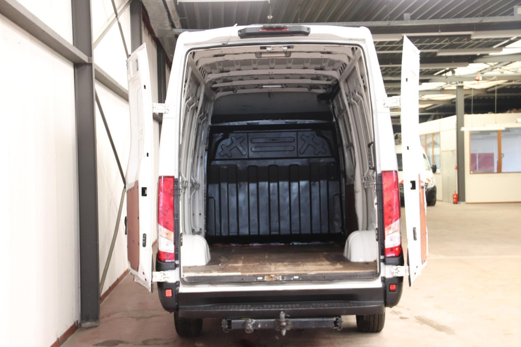Iveco Daily 35S14V AUTOMAAT L2H2 3500KG TREKVERMOGEN 9