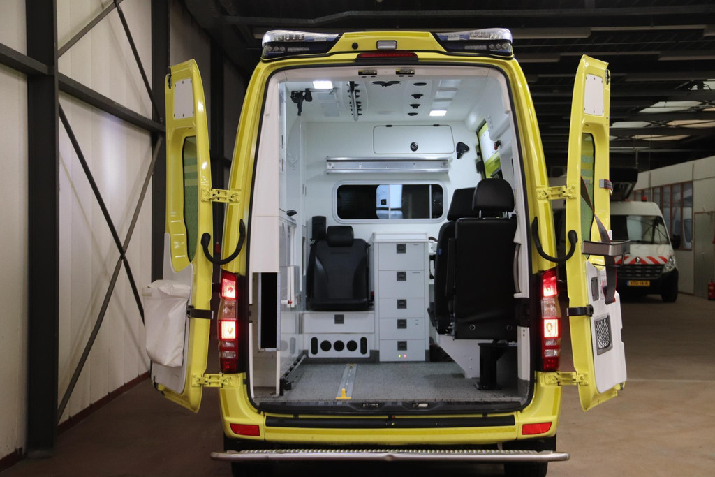 Mercedes-Benz Sprinter 319 CDI 190PK L2H2 AMBULANCE AUTOMAAT 5