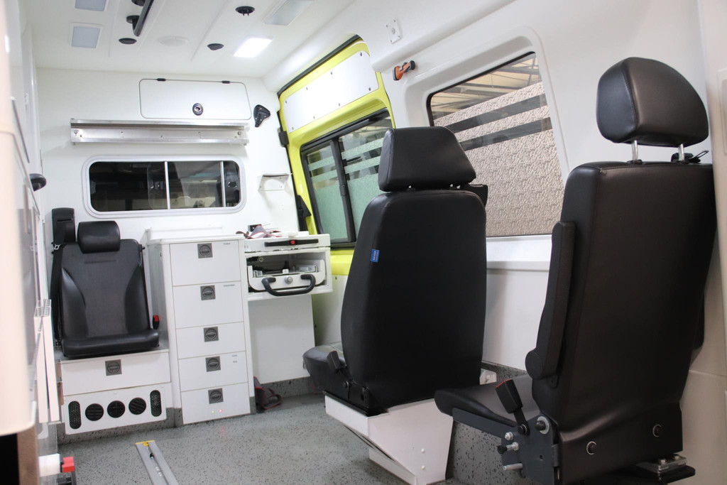 Mercedes-Benz Sprinter 319 CDI 190PK L2H2 AMBULANCE AUTOMAAT 6