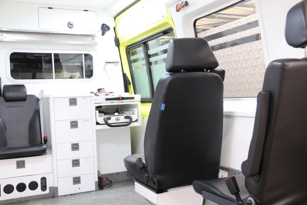 Mercedes-Benz Sprinter 319 CDI 190PK L2H2 AMBULANCE AUTOMAAT 8