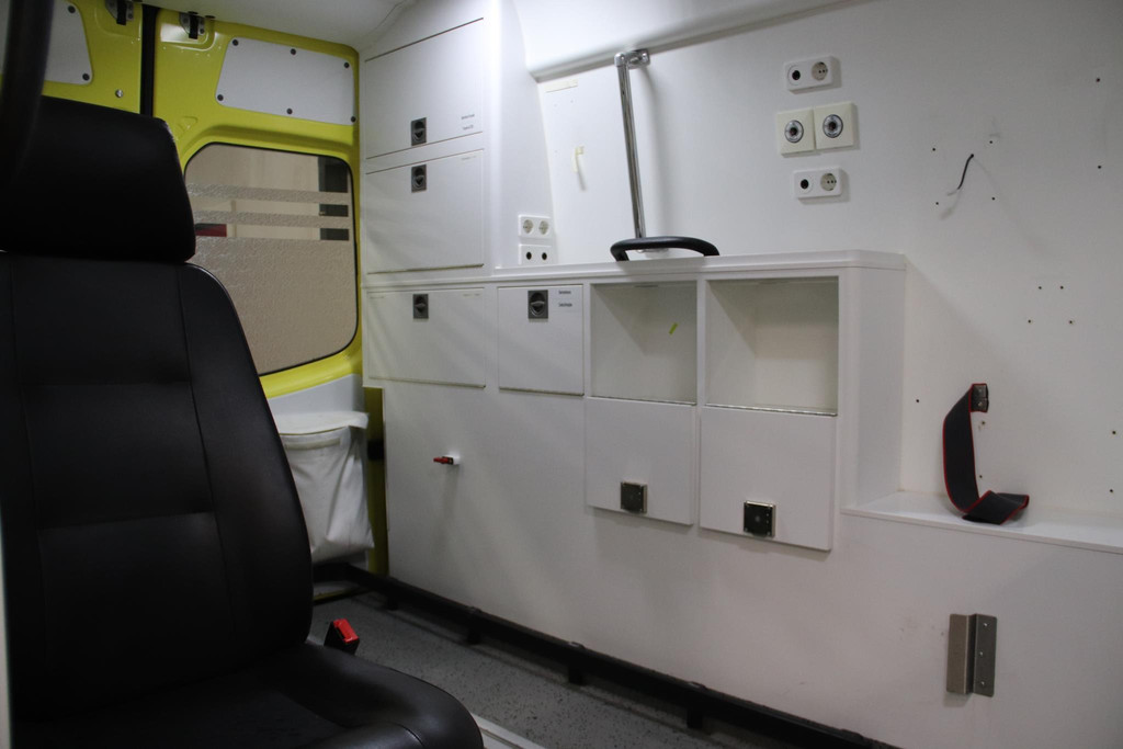 Mercedes-Benz Sprinter 319 CDI 190PK L2H2 AMBULANCE AUTOMAAT 9