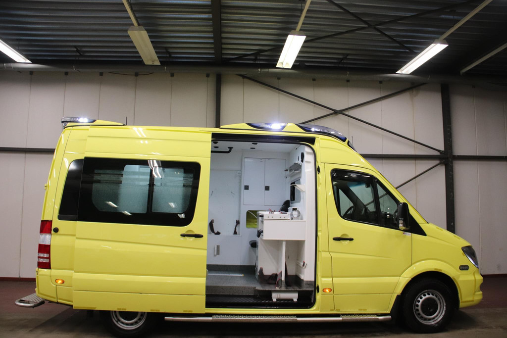 Mercedes-Benz Sprinter 319 CDI 190PK L2H2 AMBULANCE AUTOMAAT 10