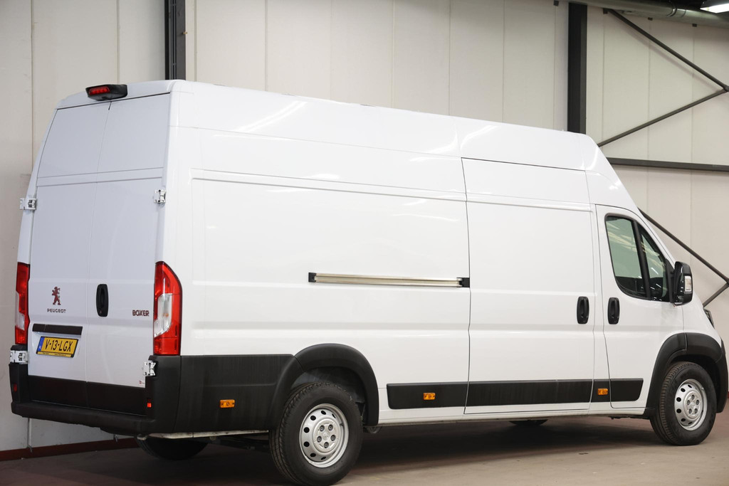 Peugeot Boxer 2.2 BlueHDi 140PK L4H3 4