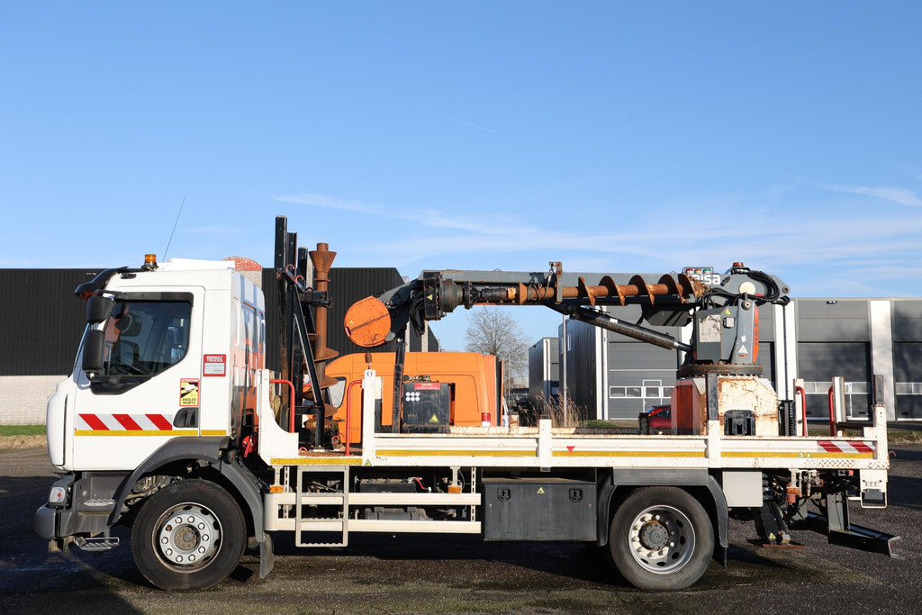 Renault MIDLUM D240 DTI 4x2 Risa G2T drilling installation 2
