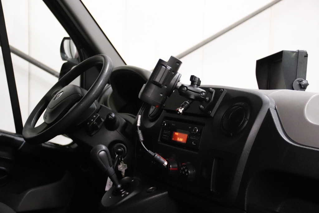 Renault Master T35 2.3 dCi 9
