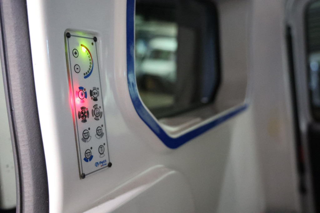 Renault Trafic AMBULANCE VSAV Rettungswagen Krankenwagen 8