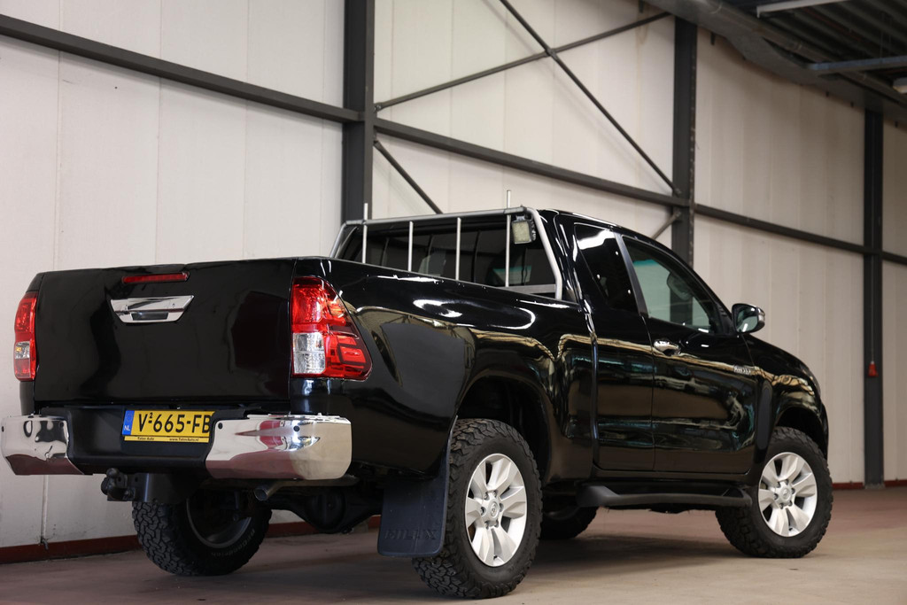 Toyota Hilux 2.4 D-4D-F Xtra Cab 4X4 MET 3500KG TREKVERMOGEN 2