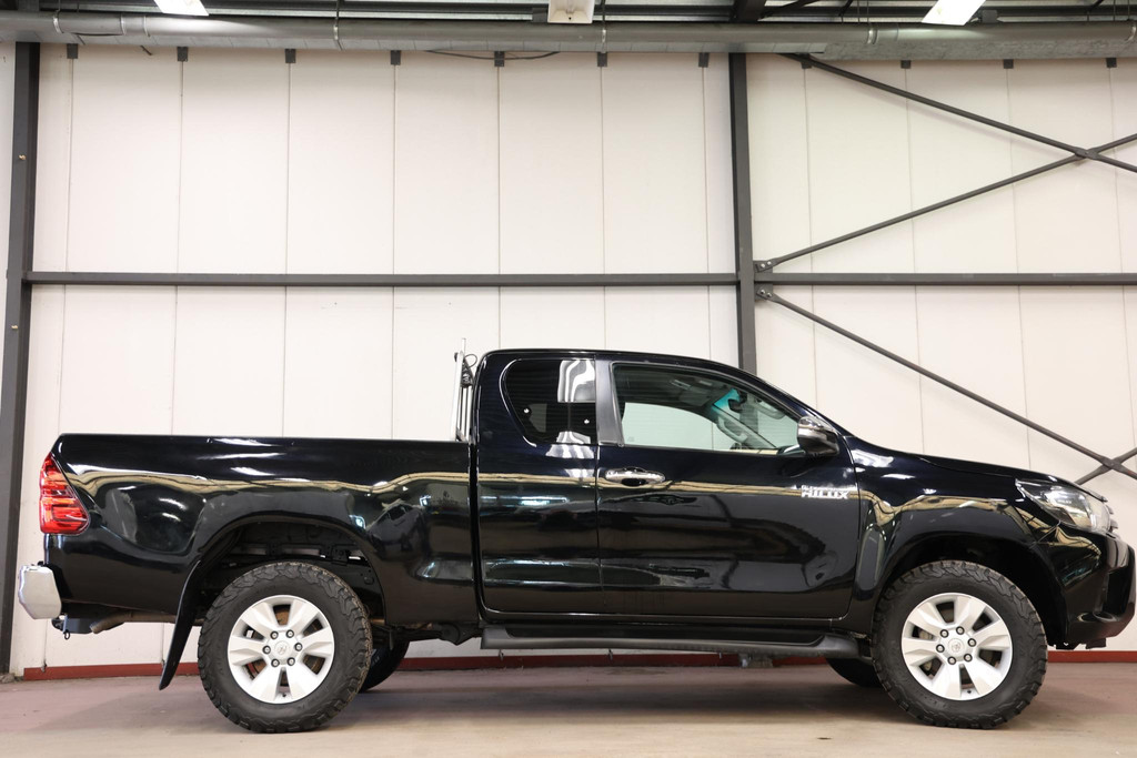 Toyota Hilux 2.4 D-4D-F Xtra Cab 4X4 MET 3500KG TREKVERMOGEN 4