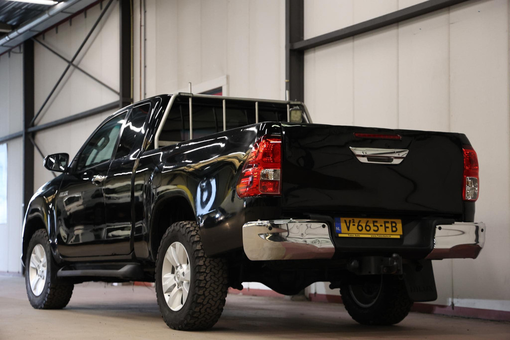 Toyota Hilux 2.4 D-4D-F Xtra Cab 4X4 MET 3500KG TREKVERMOGEN 10