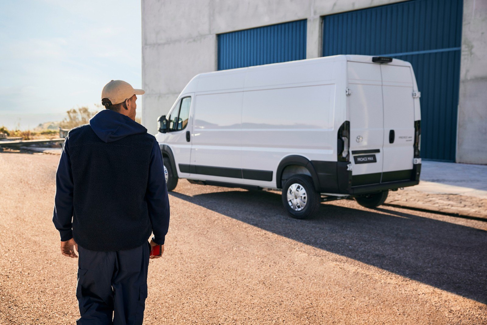 Toyota Proace Max Electric 4,25t Heavy L3H2 Gesloten bestel met ramen Navigator 205 kW 110 kWh 3