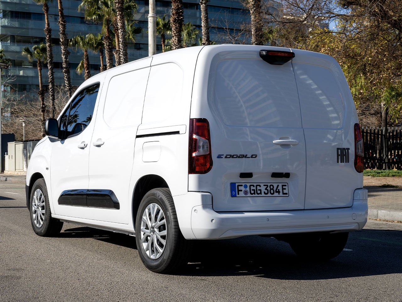 Fiat E-Doblò L2 (XL) City Pro 100 kW 50 kWh 4