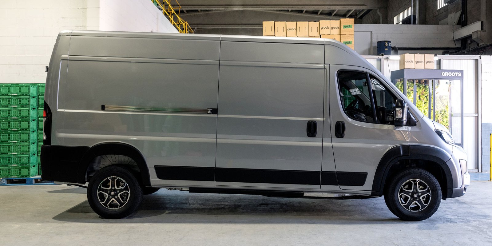 Fiat E-Ducato L4 Cargo Box met achterdeuren 4.2t 205 kW 110 kWh 3
