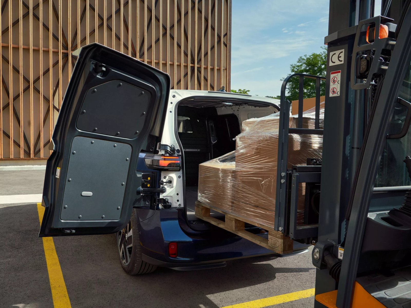 Volkswagen ID. Buzz Cargo Economy Limited Edition 210 kW RWD 79 kWh 5